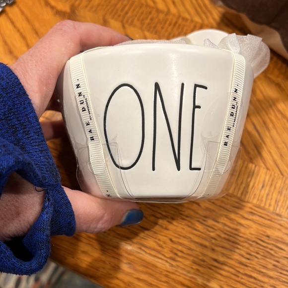 Rae Dunn Measuring cups - Picture 2 of 7